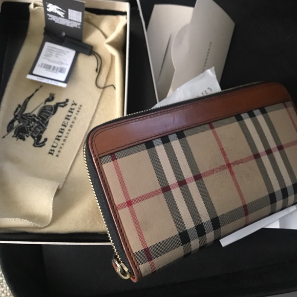 Burberry Pre Loved Unisex Wallet